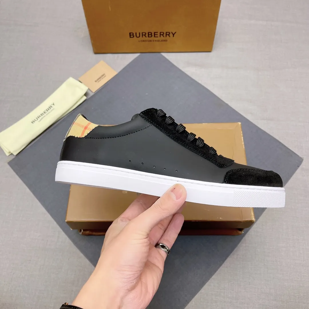 p380 【Burberry】Burberry’s new men’s casual shoes! Classic striped cloth paired with imported first-layer silk calfskin and high-mercerized nubuck leather. Real sheepskin lining is very comfortable. Original outsole. Two-color selection, details determine quality. Welcome to compare. Size: 38-44 No. 019